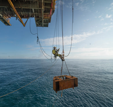 Complex rigging with rope access technique - Beerenberg