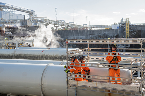 Scaffolding team working at the Mongstad facility. Photo: Beerenberg