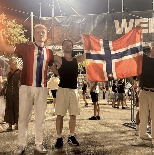 Fotball er en av mange interesser på fritiden