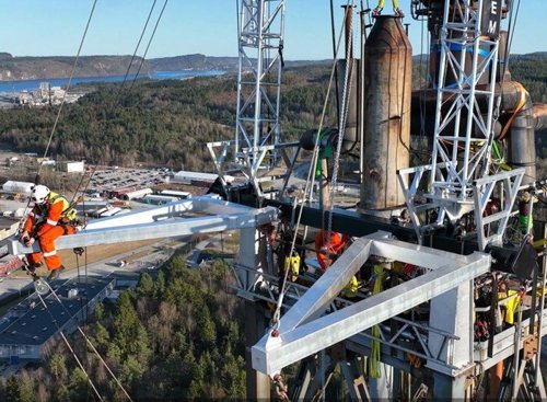 Fakkelbytte ved INEOS Rafsnes sitt anlegg i Porsgrunn. Foto: Bjørn Helge Rønning.