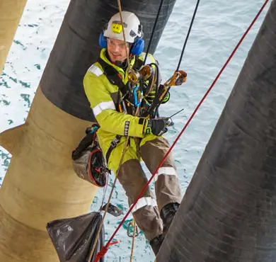 The climbing robot Icarus efficiently applies Stopaq (wrapping) to pipes under the platform. Photo: Beerenberg.